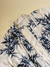 Load image into Gallery viewer, 60s White & Navy Bamboo Floral Kimono | OS