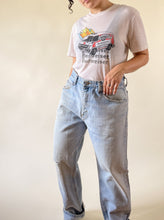 Load image into Gallery viewer, 90s Wranglers Relaxed Fit Light Wash Jeans | 34w
