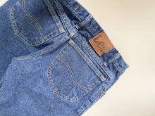 Load image into Gallery viewer, 90s Lee High Rise Dark Wash Straight Leg Jeans | 28w
