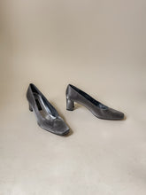 Load image into Gallery viewer, 90s Stuart Weitzman Silver Metallic Heels | 7.5
