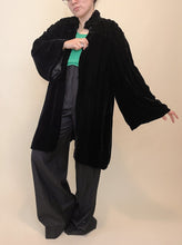Load image into Gallery viewer, 30s Velvet Cape | XS-XL
