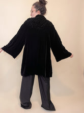 Load image into Gallery viewer, 30s Velvet Cape | XS-XL
