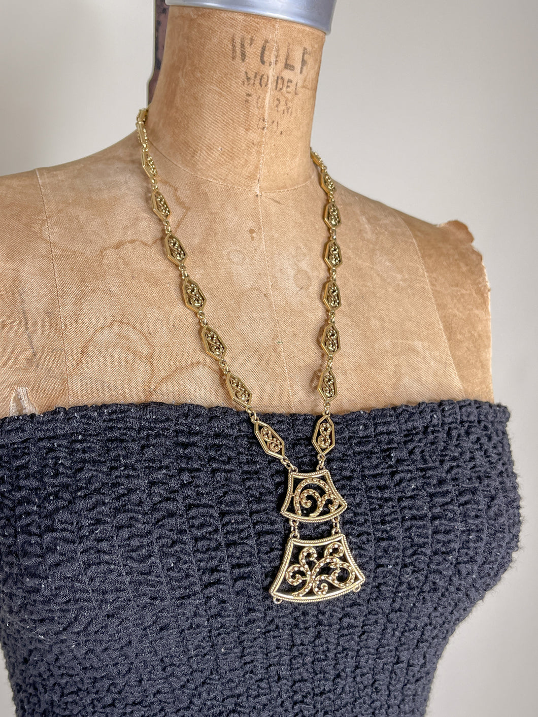 90s Gold Tone Pendant Costume Necklace