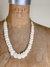 Load image into Gallery viewer, 90s Seashell Necklace
