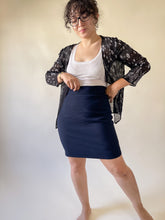 Load image into Gallery viewer, 90s Navy Mini Skirt | S-M
