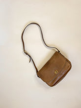 Load image into Gallery viewer, Vintage Coach City Bag in Saddle Brown

